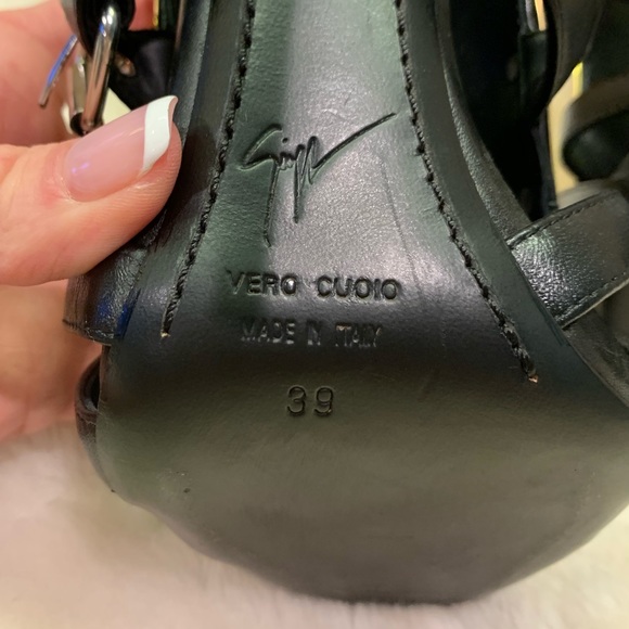 Giuseppi Zanotti Black and gold plated sandals - Picture 7 of 8